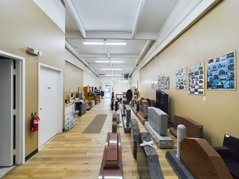 More Photos Of 114 N Broadway St, Greenville Storefront For Lease