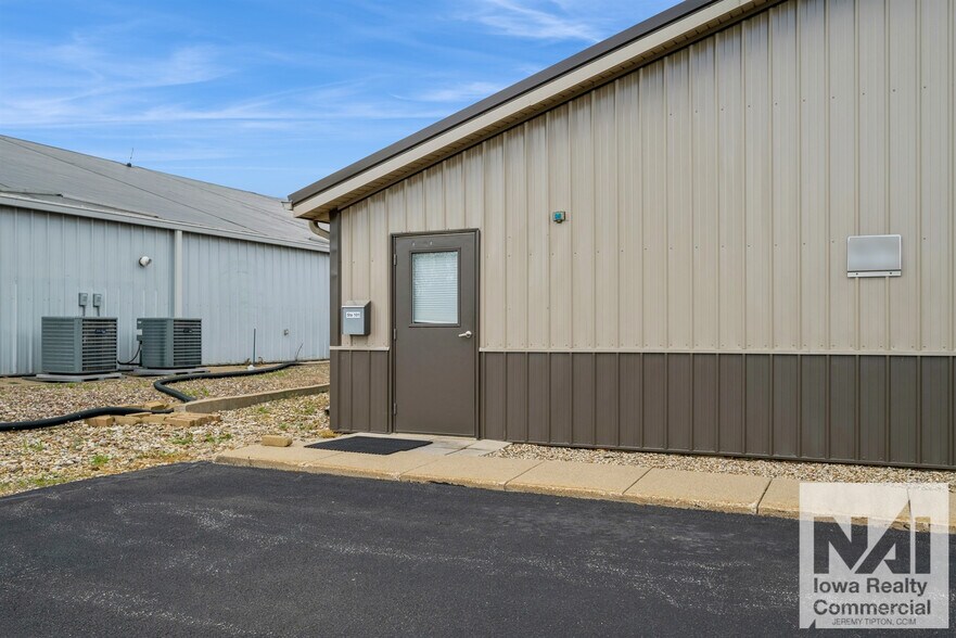 More Photos Of 1070 Lyons Ln, Marion Warehouse For Lease