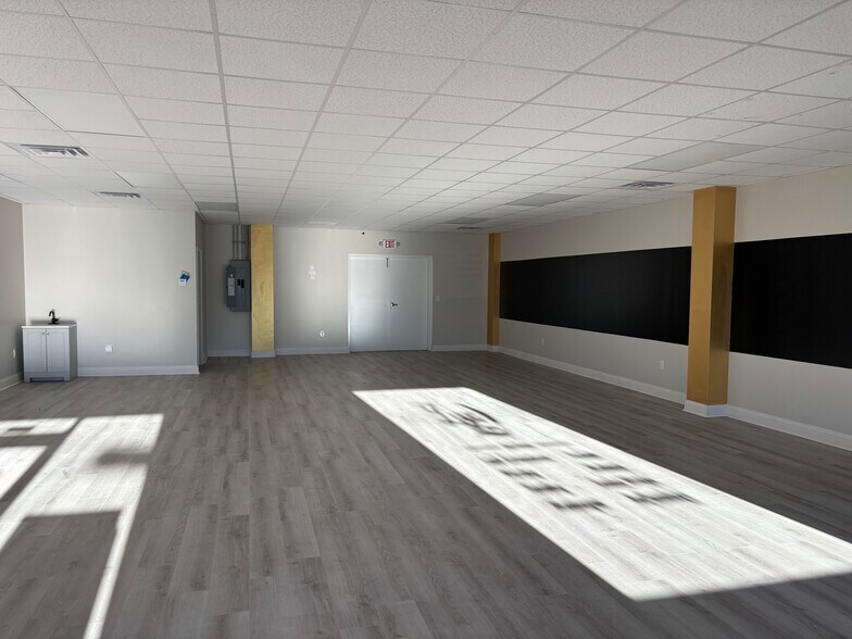 More Photos Of 240 N Main St, Jonesboro Restaurant For Lease