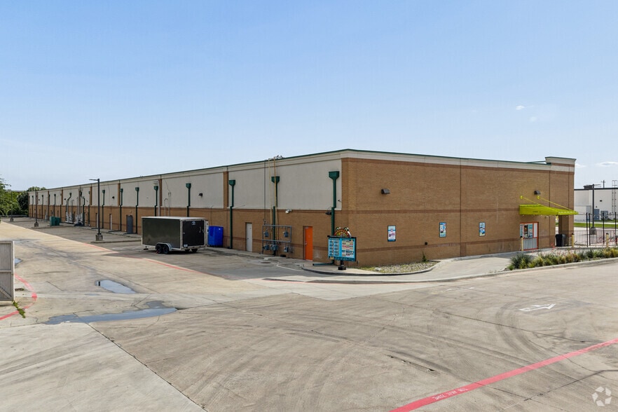 More Photos Of 2122 Rufe Snow Dr, Keller Storefront For Sale