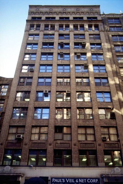 More Photos Of 42 W 38th St, New York Office For Lease