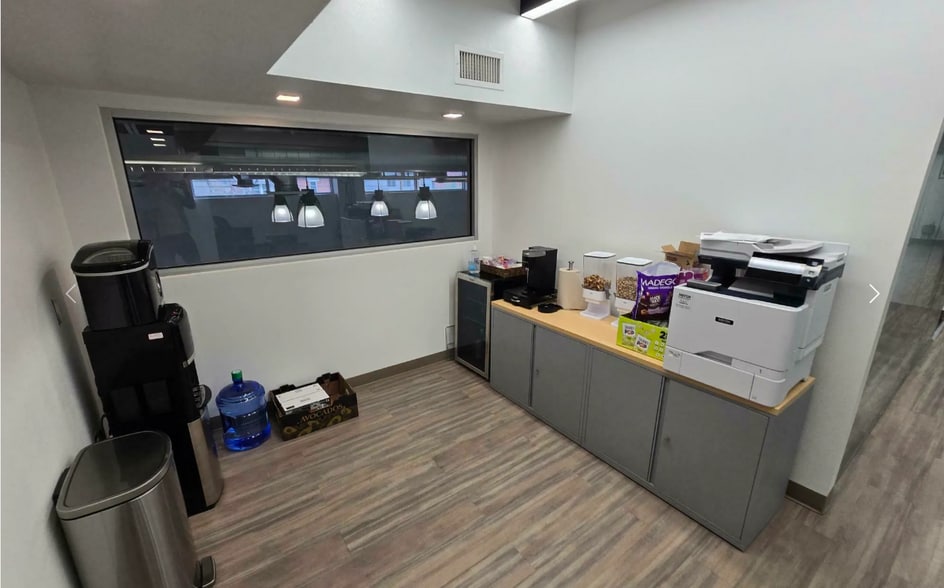 More Photos Of 1919 E Rio Grande Ave, El Paso Office For Sale