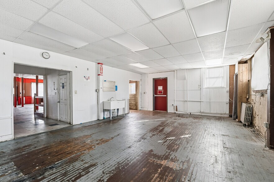 More Photos Of 8 W Olive St, Scranton Office For Sale