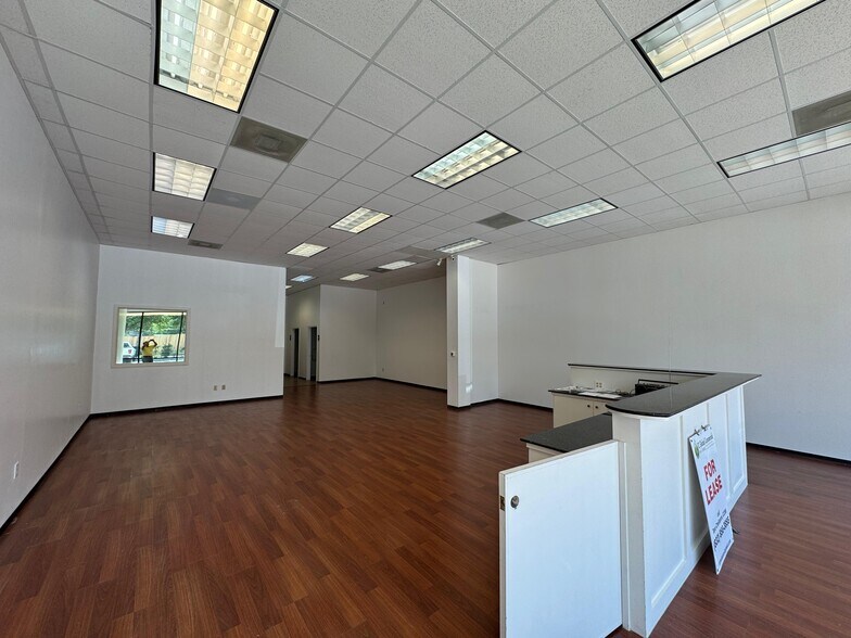 More Photos Of 12914 Malcomson Rd, Houston General Retail For Sale