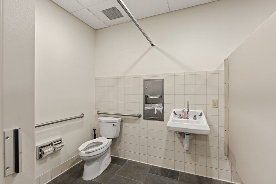 More Photos Of 45 Eglin Pky, Fort Walton Beach Medical For Lease