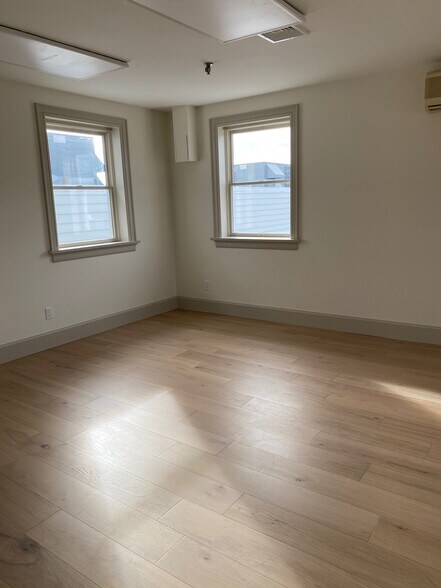 More Photos Of 53-55 Newtown Ln, East Hampton Storefront Retail Residential For Sale
