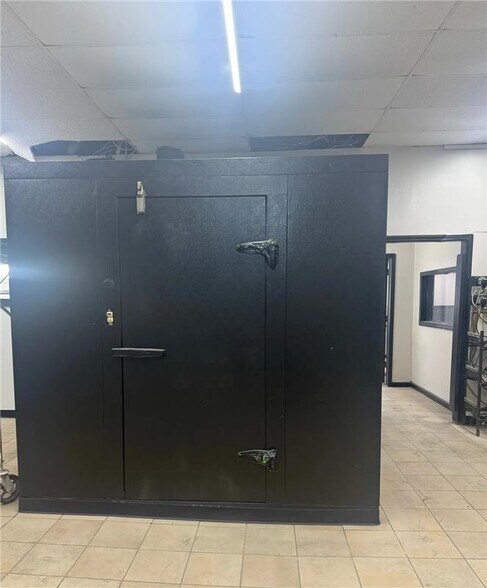 More Photos Of 3541-3543 Prospect Ave, Kansas City Freestanding For Lease