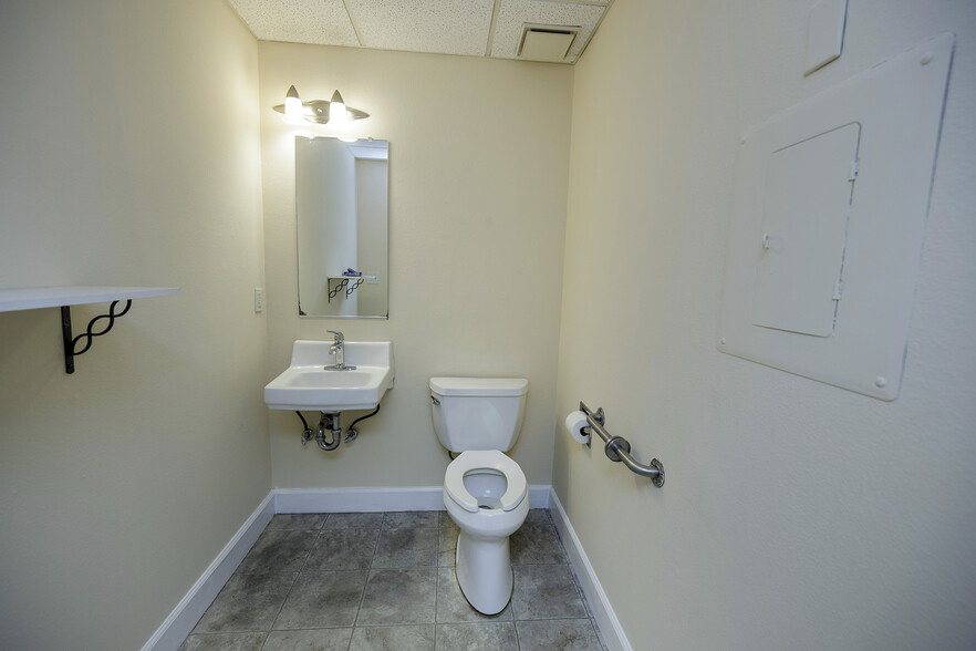 More Photos Of 1130 Coffee Rd, Modesto Medical For Sale