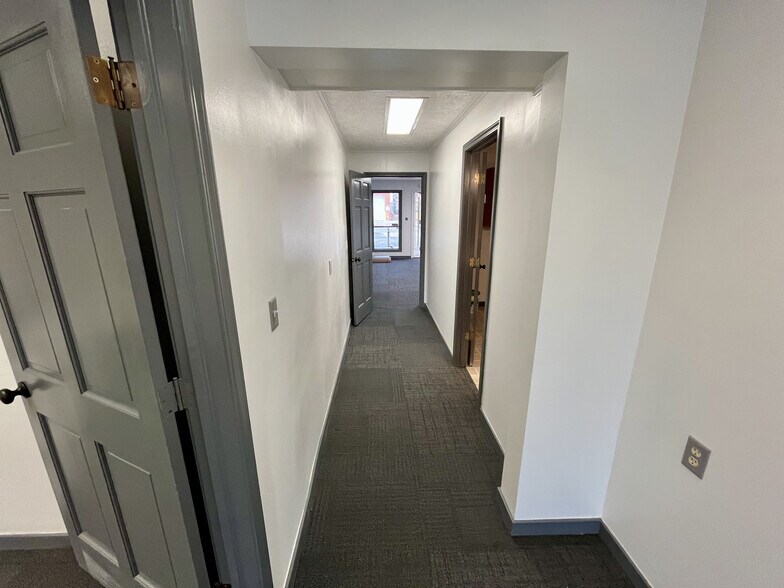 More Photos Of 1759 E Elm St, Springfield Office For Lease