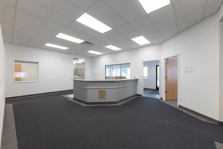 More Photos Of 2665 Glendale Valley Rd, Glendale Office For Sale