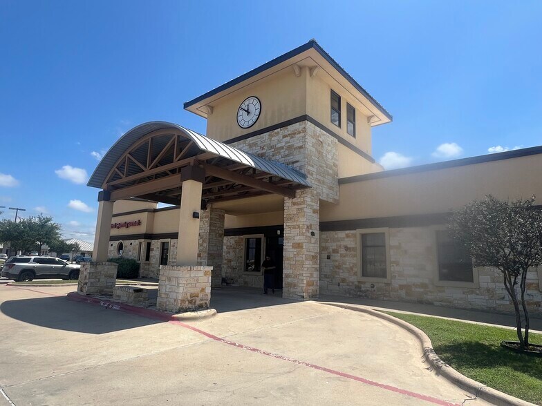 More Photos Of 3202 S W S Young Dr, Killeen Medical For Lease