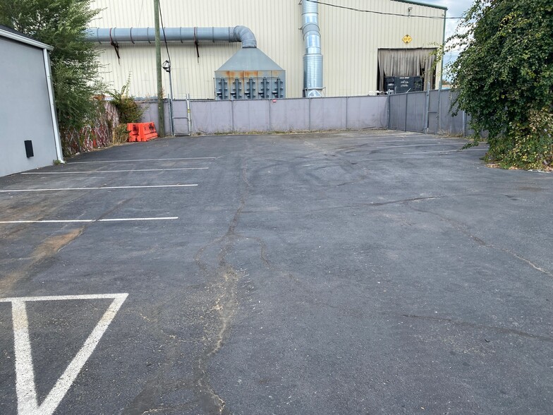 More Photos Of 647 River St, Paterson Warehouse For Lease