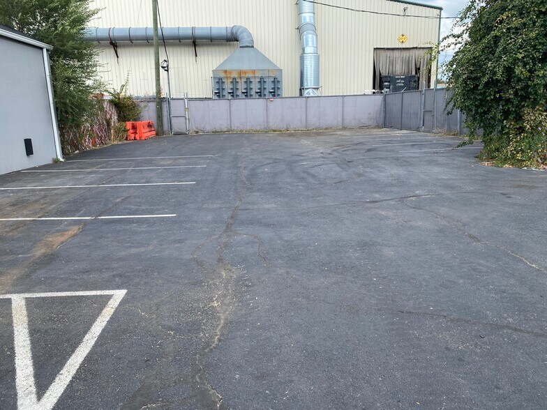 More Photos Of 647 River St, Paterson Warehouse For Lease
