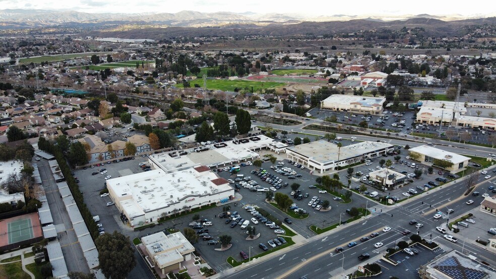 More Photos Of 23329-23449 Lyons Ave, Santa Clarita Unknown For Lease