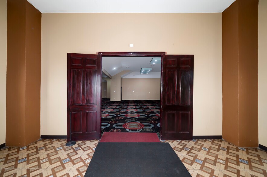 More Photos Of 3720 Bloomfield Village Dr, Macon-Bibb Storefront For Sale