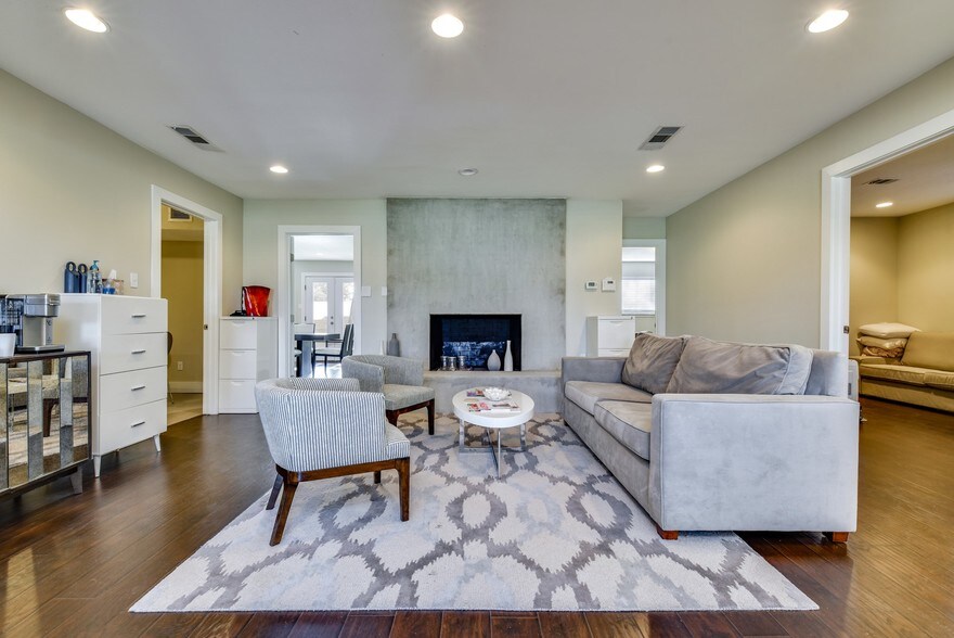 More Photos Of 2111-2113 W Slaughter Ln, Austin Office For Lease