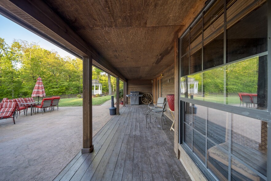 More Photos Of 446724 E 390 Rd, Langley Hotel For Sale