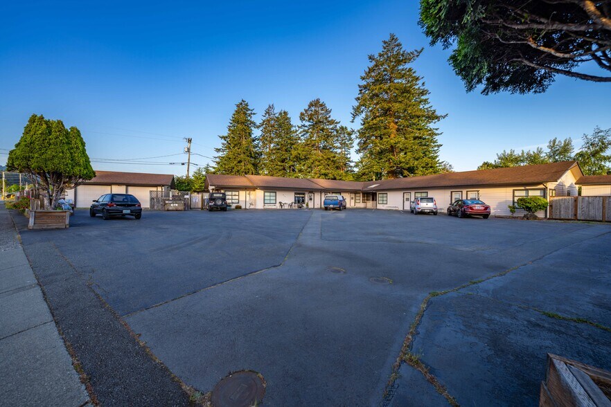 More Photos Of 542 Pacific Ave, Brookings Multifamily For Sale