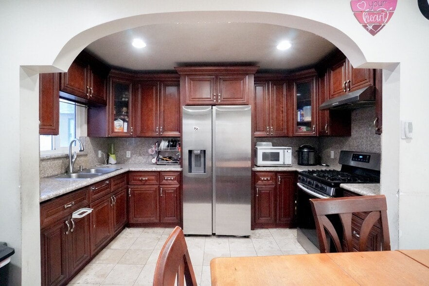 More Photos Of 3101 E Pacific Coast Hwy, Signal Hill Hotel For Sale