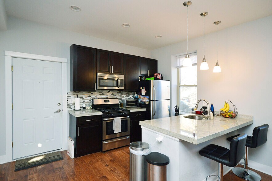 More Photos Of 1501 W Superior St, Chicago Apartments For Sale