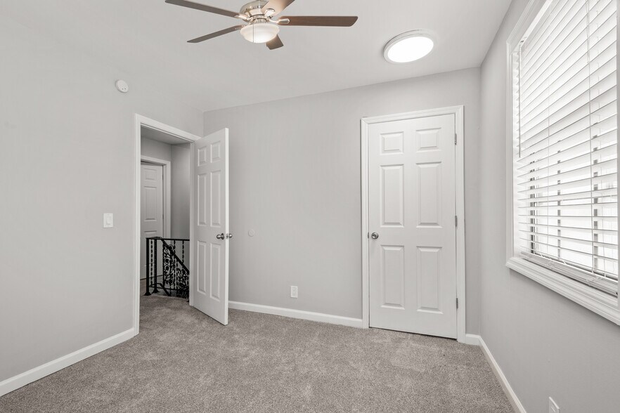 More Photos Of 324 Walton Ferry Rd, Hendersonville Apartments For Sale