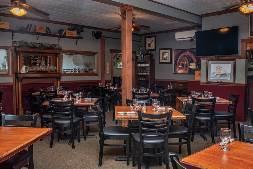 More Photos Of 205 Main St, Onalaska Specialty For Sale