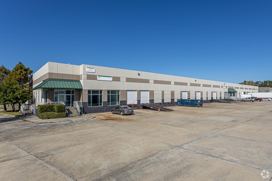 More Photos Of 11965 Lakeland Park Blvd, Baton Rouge Warehouse For Lease