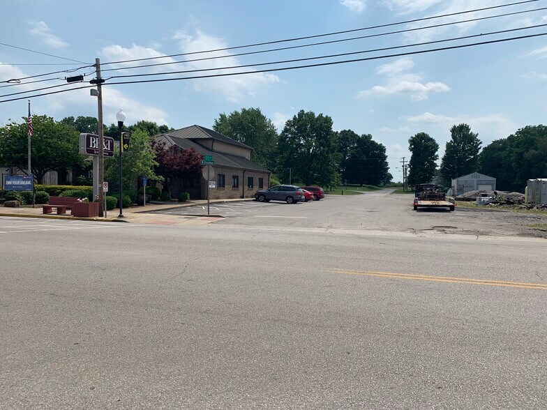 More Photos Of 102 Broadway -1, Cave City Bank For Lease