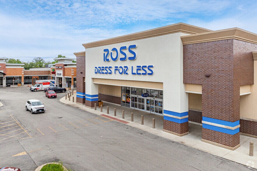 More Photos Of 174 W Roosevelt Rd, Villa Park General Retail For Lease