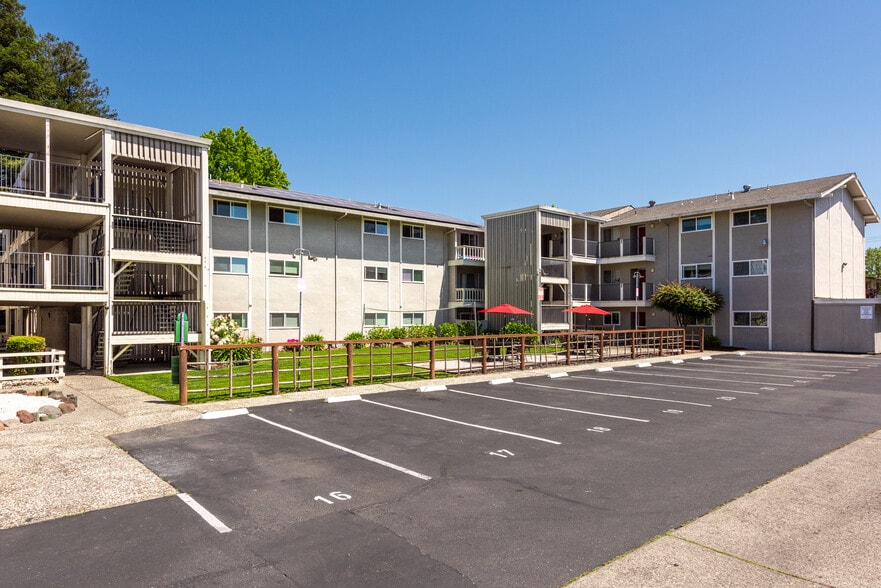 More Photos Of 8025 Beverly Dr, Rohnert Park Apartments For Sale