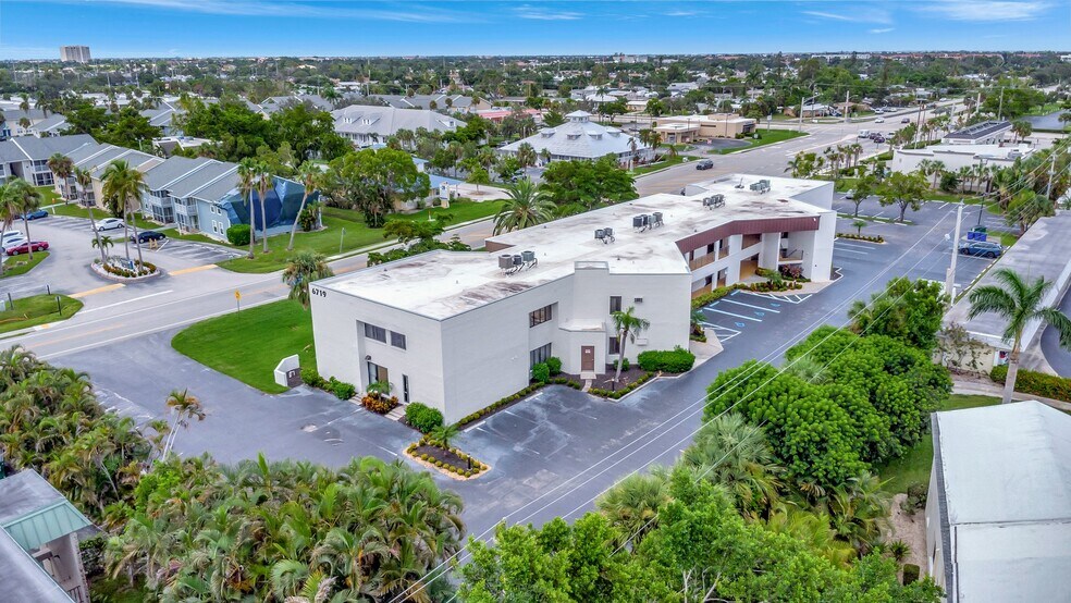 More Photos Of 6719 Winkler Rd, Fort Myers Office For Lease
