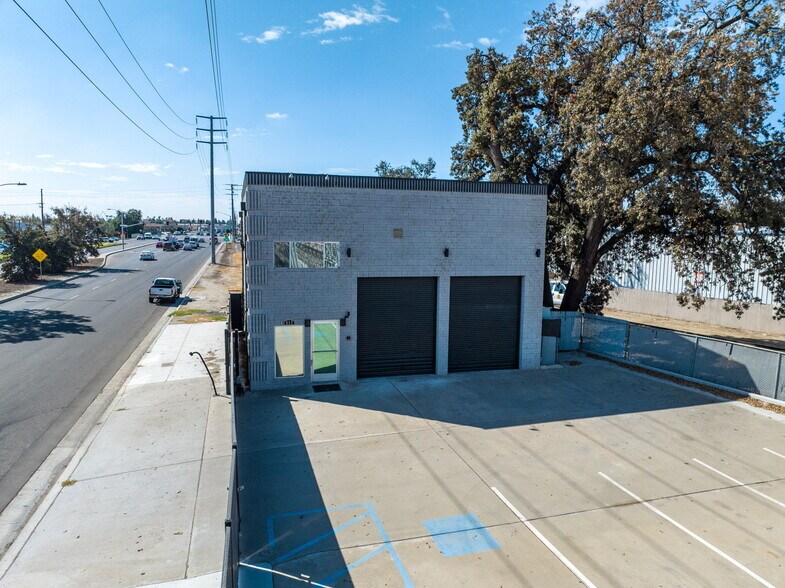 More Photos Of 217 S Ben Maddox Way, Visalia Service For Sale