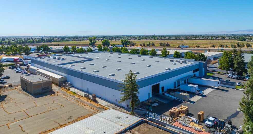 More Photos Of 1192 Vanderbilt Cir, Manteca Warehouse For Lease