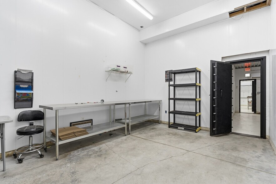 More Photos Of 22900 W Skelly Rd, Haskell Light Manufacturing For Sale