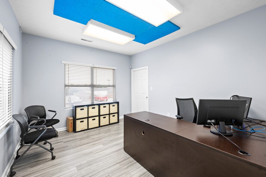 More Photos Of 319 Blue Peacock Way, Seymour Office For Sale