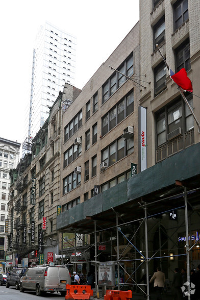 Primary Photo Of 2-4 W 32nd St, New York Storefront Retail Office For Lease