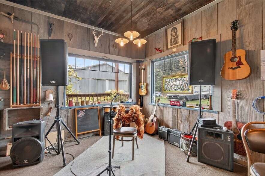 More Photos Of 8 Fairgrounds Rd, Skamokawa Restaurant For Sale