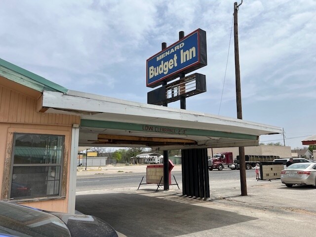 More Photos Of 208 S Ellis St, Menard Hotel For Sale