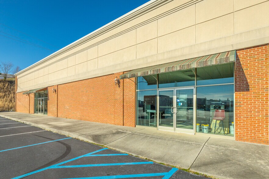 More Photos Of 150 Pearl Dr, LaFayette Restaurant For Sale