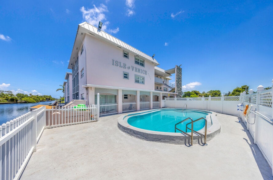 More Photos Of 2775 Taft St, Hollywood Apartments For Sale
