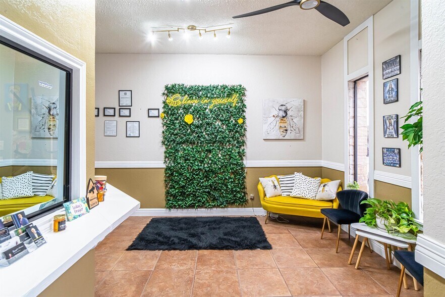 More Photos Of 102 Fletcher Dr, Del Rio General Retail For Sale