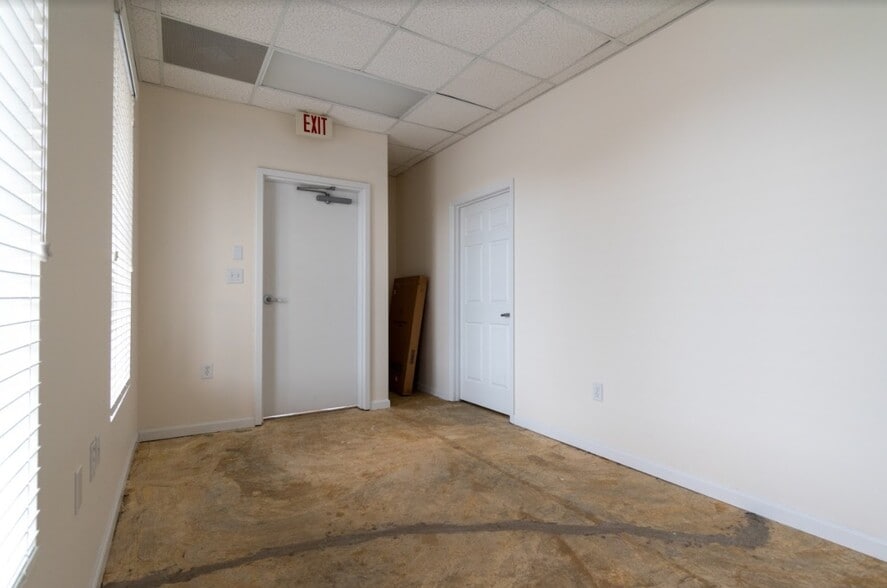 More Photos Of 6408 Brookstone Ln, Fayetteville Medical For Lease