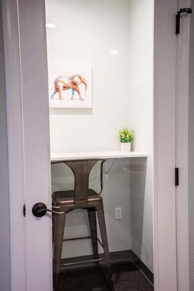 More Photos Of 2708 E Fountain Blvd, Colorado Springs Freestanding For Sale