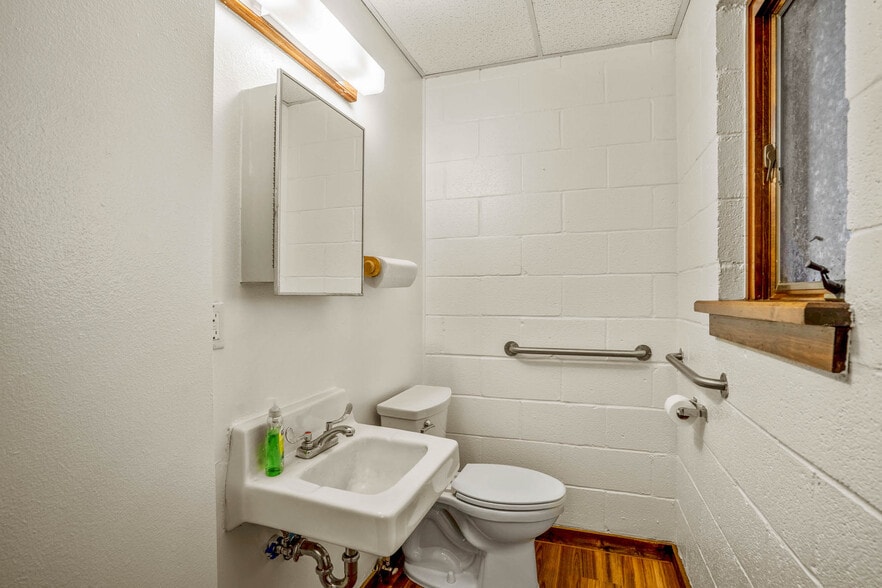 More Photos Of 11 Calle Medico, Santa Fe Medical For Lease