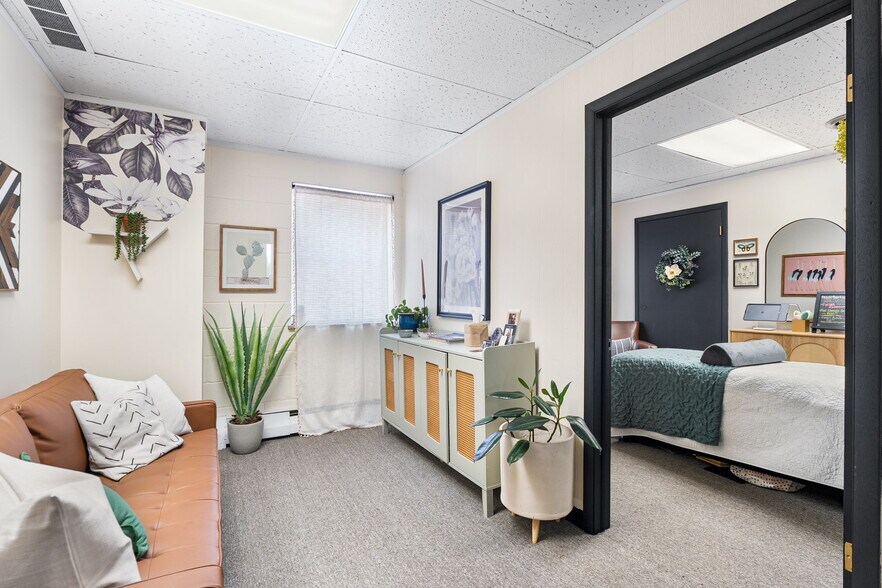 More Photos Of 709 W Littleton Blvd, Littleton Office For Sale