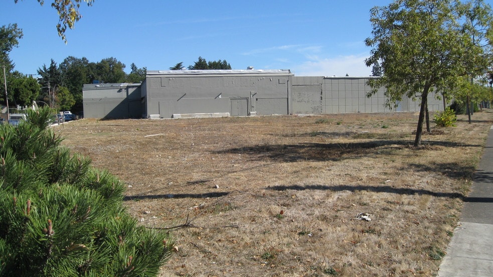 More Photos Of 1400 Cross St, Eugene Refrigeration Cold Storage For Lease