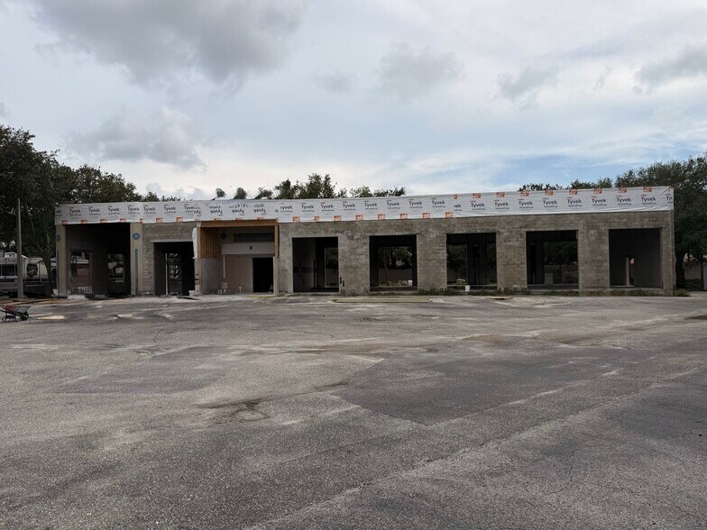 More Photos Of 335 Commercial Ct, Venice Auto Repair For Lease