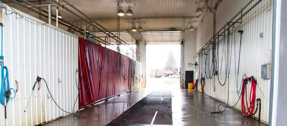 More Photos Of 102 Joblin St, Hinton Warehouse For Sale