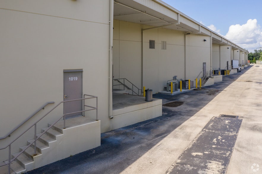 More Photos Of 5707 Dot Com Ct, Oviedo Light Distribution For Lease