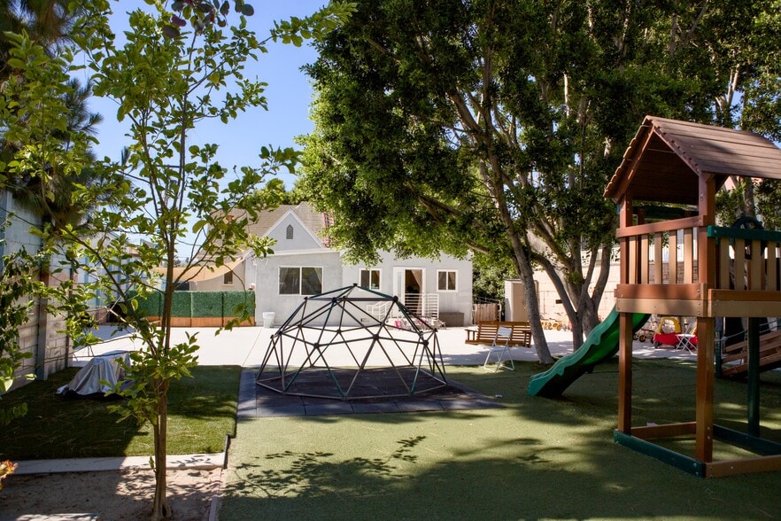 More Photos Of 12131 Burbank Blvd, Valley Village Daycare Center For Lease